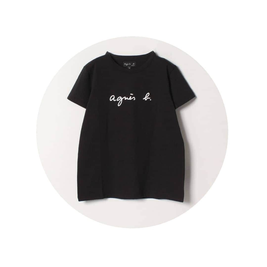 MAGASEEK(マガシーク) さんのインスタグラム写真 - (MAGASEEK(マガシーク) Instagram)「✒agnes b.﻿ ﻿ アニエスベーのロゴは彼女のサイン✒﻿ ﻿ アニエスベーの半袖ロゴTシャツです。　﻿ シンプルで飽きのこないアイテムです。﻿ ﻿ ショッピングマークをクリックすると商品詳細へ飛べます✨﻿ ﻿ ▪◽▪◽ agnes b. ▪◽▪◽  ﻿ 1973年、アニエスベーはブランド名を登録しました。﻿ ﻿ このブランド名の背景となるエピソードは60年代に遡ります。﻿ ﻿ 当時『ELLE』で働いていた彼女は、﻿ ﻿ 書いた記事に署名をする必要がありましたが、﻿ ﻿ ペンネームを用意していなかったので、﻿ ﻿ 「アニエスベー (agnes b.)」と書きました。﻿ ﻿ アニエスベーのロゴは彼女のサインなのです。﻿ ﻿ ▫◾▫◾▫◾▫◾▫◾▫◾ ﻿ @agnesb_officiel﻿ @magaseek﻿ @magaseek(501571250)﻿ ﻿ #magaseek #マガシーク﻿ #アニエスベー#アニエスベーtシャツ﻿ #agnesb_officiel #agnesbsummer20 #SS20 #tshirt #logo﻿ #agnesb #アニエスベー #ロゴT #t_shirts﻿ #ELLE」7月8日 15時25分 - magaseek