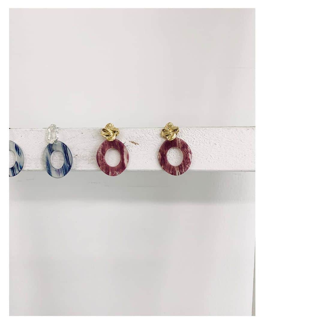 SMELLYさんのインスタグラム写真 - (SMELLYInstagram)「new arrival﻿ ﻿ オーバルパーツシワメタルピアス﻿ ¥1,900+tax﻿ ﻿ ﻿ #smellyjp#acc#accessory#earaccessory﻿ #スメリー#アクセサリー#アクセ#ピアス﻿ #プチプラ#プチプラアクセ#スメリーアクセ﻿ ﻿ ﻿」7月8日 15時26分 - smelly.jp