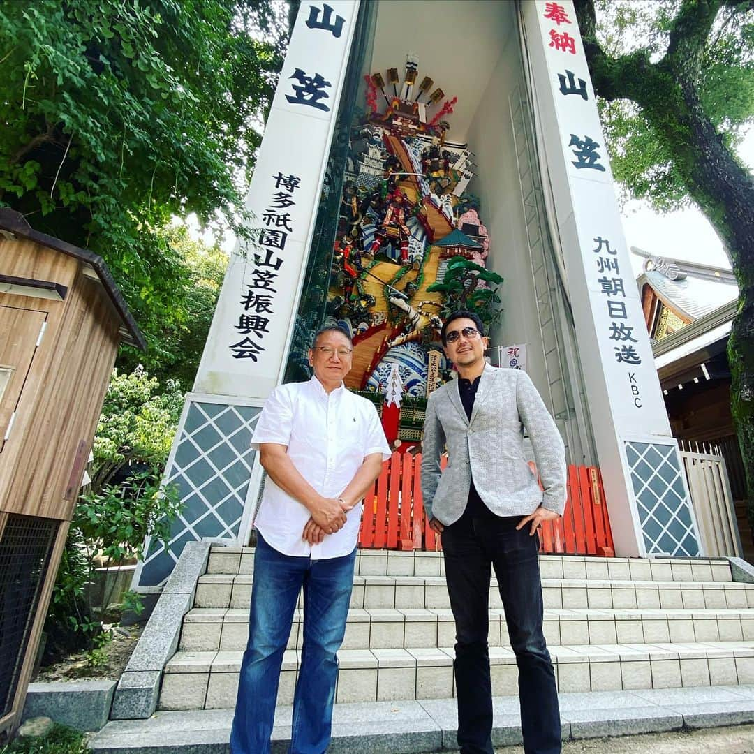 TOGGYさんのインスタグラム写真 - (TOGGYInstagram)「「中洲の山田ちゃんねる」櫛田神社ロケへ⛩  今年唯一の飾り山「清正公虎退治誉」が公開されています。 作者の博多人形師・中村信喬さんにインタビューして来ましたよ。  #toggy #hakata #fukuoka #博多祇園山笠 #飾り山 #中村信喬 #人形師 #博多人形 #櫛田神社 #中洲の山田ちゃんねる #中洲 #川端 #福岡#youtube #youtuber」7月8日 15時26分 - dj_toggy