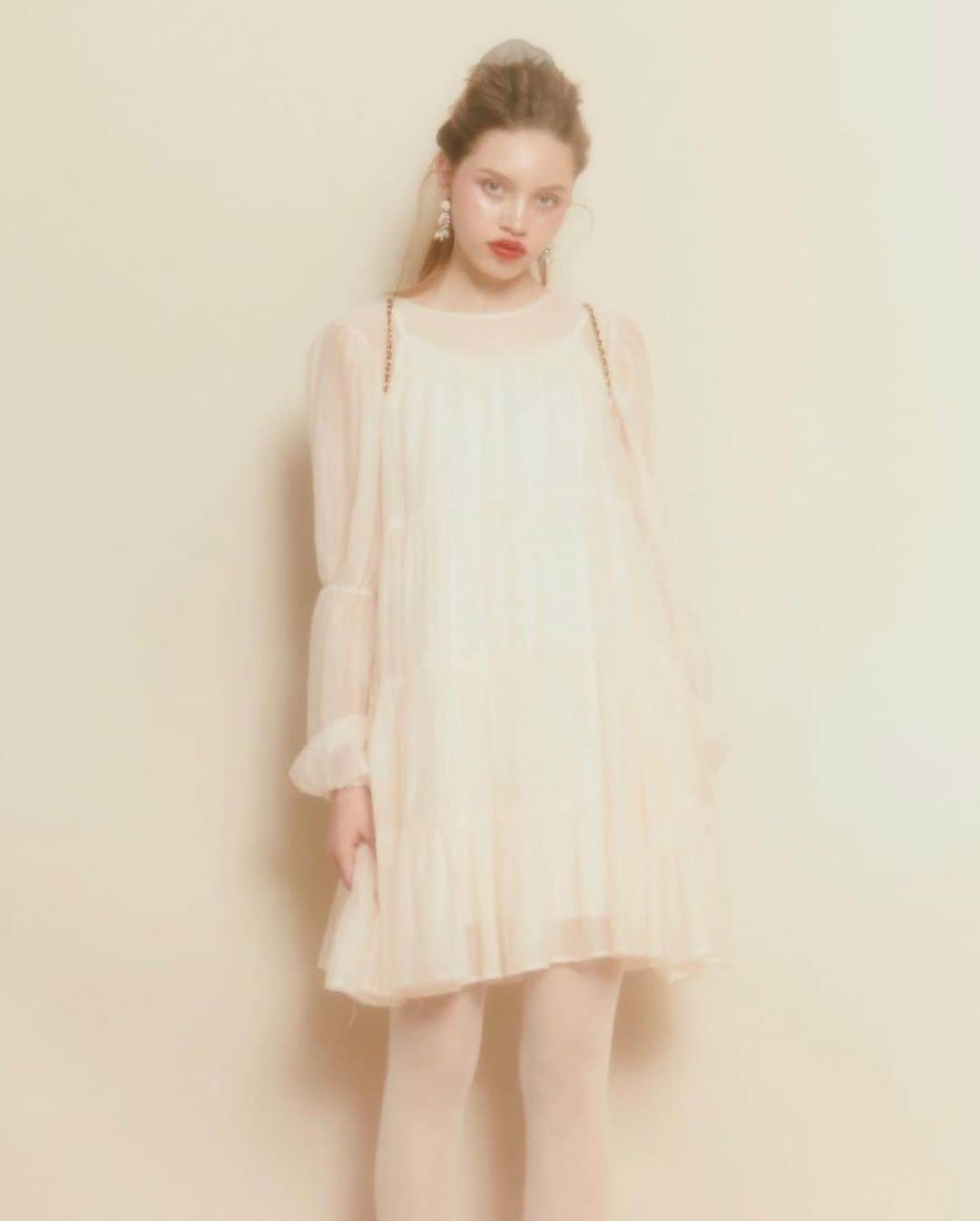 HONEY MI HONEY OFFICIALさんのインスタグラム写真 - (HONEY MI HONEY OFFICIALInstagram)「2020 autumn collection💜  chiffon tiered one-piece of.pk.bk freesize  美しいシフォン素材をたっぷり使ったティアードワンピ ワンピとしてもチュニックとしても使える90cm丈 袖にはゴムを入れているので半袖にブラウジングして今から着て頂けます♡  @honeymihoney_official @honeymihoney_style  #HONEYMIHONEY #表参道 #原宿 #心斎橋 #时尚 #我的最愛 #ハニーミーハニー #tokyo #osaka #outfit #fashion」7月8日 15時37分 - honeymihoney_official