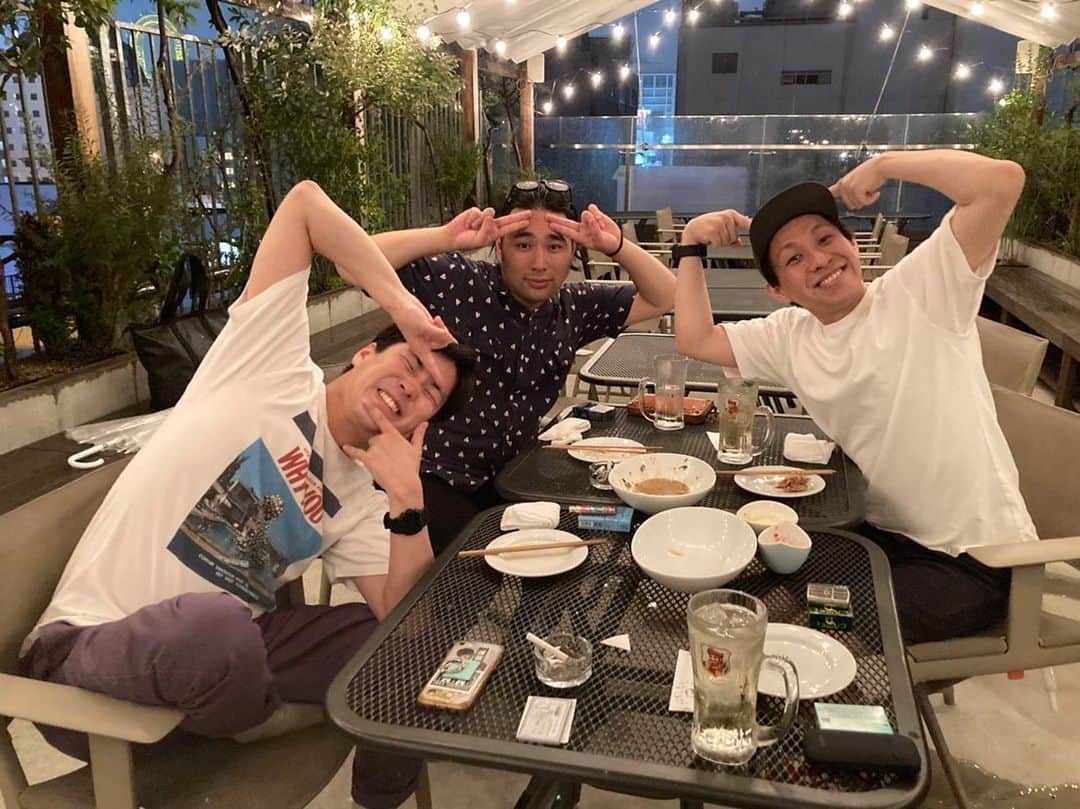 池田真一さんのインスタグラム写真 - (池田真一Instagram)「先日 ハチコチビアガーデンに ネイビーズアフロ羽尻 ビスケットブラザーズ原田 なにわスワンキーズ仲西 が来てくれました！  ありがとうな☺️  予約どんどん埋まってきております！ 皆さんお早めに〜！！！！」7月8日 15時34分 - wartdebu