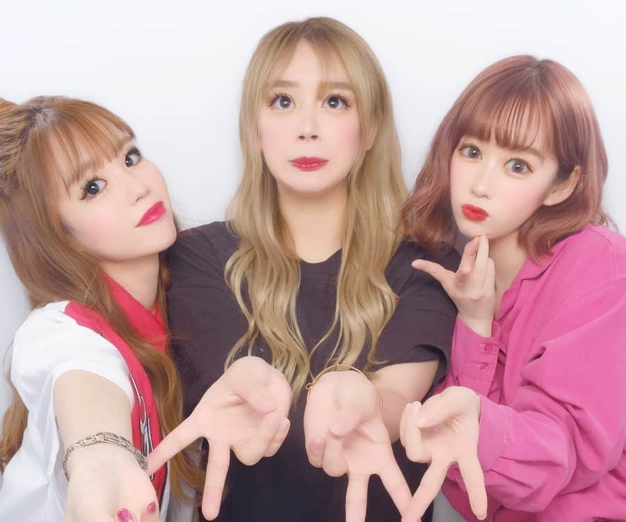 acaneのインスタグラム：「・ 最近のプリクラ機は、 落書きができなくなってました。 時代だ、、すごい。 プリに落書きって 必要じゃなくなったのね。 ・ #ぎゃう」