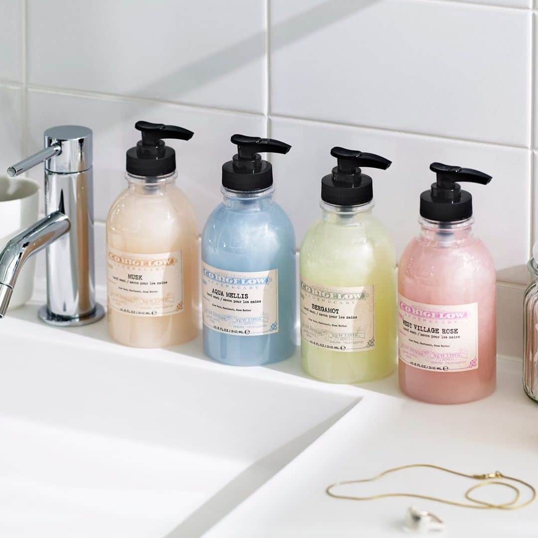 C.O. Bigelowさんのインスタグラム写真 - (C.O. BigelowInstagram)「Bring the 🌈 to your sink! All Iconic Hand Washes, ranging from Musk to West Village Rose, are infused with ultra-hydrating aloe vera, panthenol (vitamin B5), and shea butter. What's your signature scent? 🧡💚💙💗 ⁠⠀ ⁠⠀ (📷: @cobigelowjp) ⁠⠀」7月9日 1時25分 - cobigelow