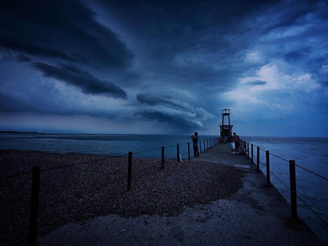 National Geographic Creativeさんのインスタグラム写真 - (National Geographic CreativeInstagram)「Photo by Keith Ladzinski @ladzinski / In the Great Lakes, the weather can change rapidly, turning a calm day into moody chaos. This storm cell here loomed over Lake Michigan yesterday evening, bringing with it high winds and rattly waves, a beautiful sight to witness! To see more from this assignment please visit @ladzinski」7月9日 1時42分 - natgeointhefield