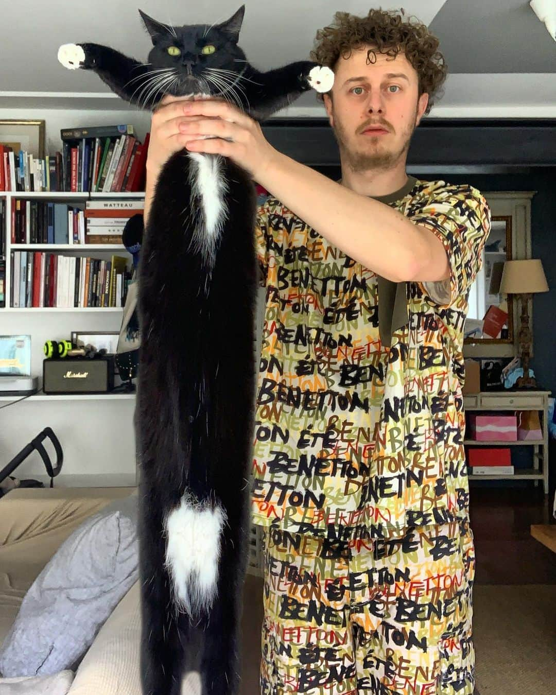 Norman Thavaudさんのインスタグラム写真 - (Norman ThavaudInstagram)「Qui veut se mesurer à mon chat ?   🩳👕 @benetton @jcdecastelbajac」7月9日 1時46分 - normanthavaud