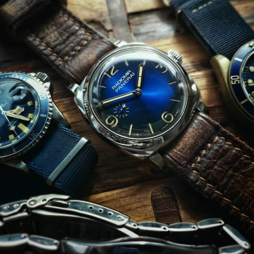 パネライのインスタグラム：「The blue dial on the #Panerai #PAM932 is just something I can look at all day. Probably would be very unproductive if I had it on the wrist.  Pic by @1212stuff #PaneraiCentral」