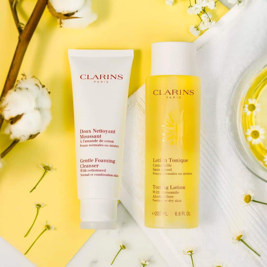 ClarinsUKさんのインスタグラム写真 - (ClarinsUKInstagram)「Sunshine on a grey day 💛   - Gentle Foaming Cleanser: A cleanser for use with water that's as effective as soap and as gentle as a cream. - Toning Lotion With Camomile: alcohol-free toner is enriched with plant extracts to ideally rebalance and refresh the skin.  Tell us your favourite cleanse and tone combination 👇🏼」7月9日 2時03分 - clarinsuk