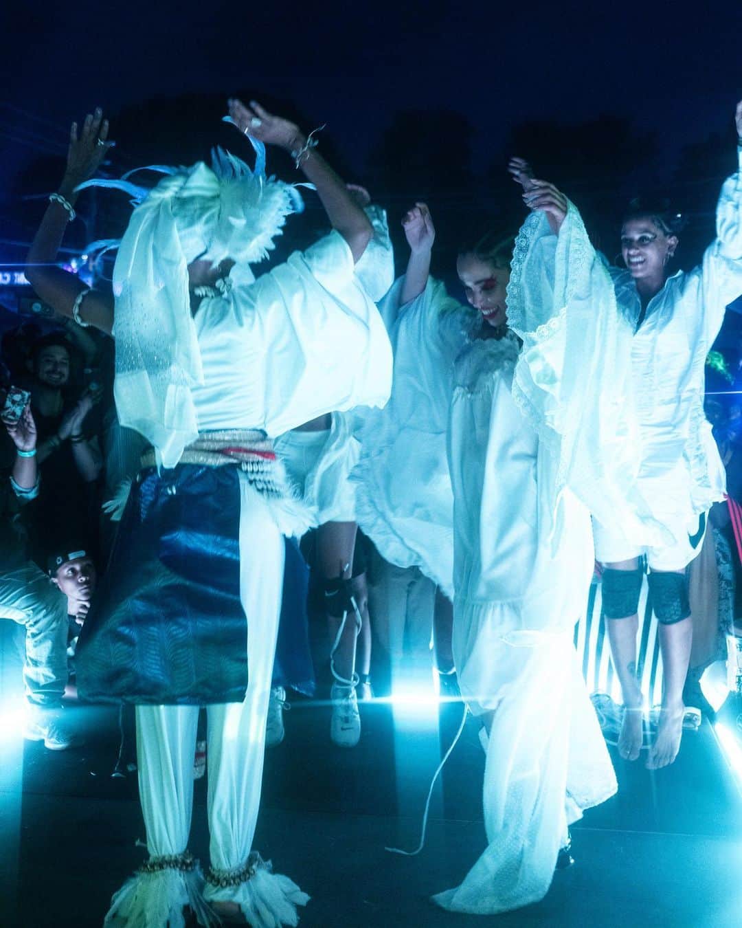 FKAツイッグスのインスタグラム：「its a pleasure to share this experience with the magical @queenafua under the moon we danced. we are the womxn. WE ARE THE WOMXN.」