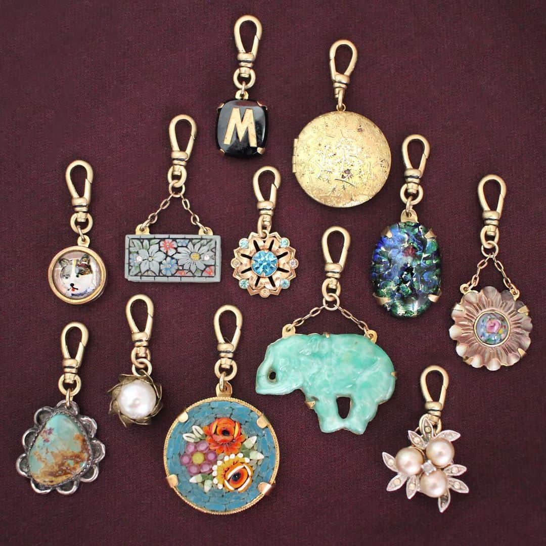 ルル フロストのインスタグラム：「Act fast… a new batch of charms just landed. Shop the link in bio.  #reworkedvintage #lulufrost」