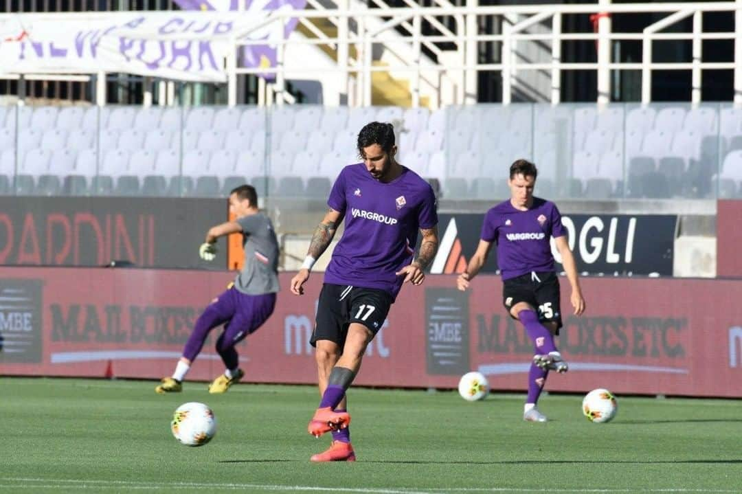 ACFフィオレンティーナさんのインスタグラム写真 - (ACFフィオレンティーナInstagram)「WARM UP 🔥  Siete carichi? Ready for the match? 👊  #ForzaViola 💜 #FiorentinaCagliari #ACFFiorentina #Fiorentina #SerieA」7月9日 2時12分 - acffiorentina