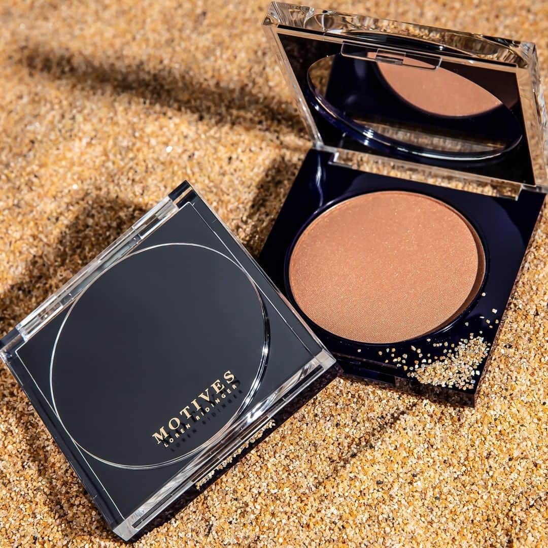 Motives Cosmeticsさんのインスタグラム写真 - (Motives CosmeticsInstagram)「Beached🏝 kissed skin without the trip to the beach? Yes please! Swipe on our Pressed Bronzer in Miami Glow for a healthy lust-worthy glow✨. . . . . . #motivescosmetics #motives #makeup #beauty #makeupartist #mua #girlboss #entrepreneur #beyourownboss #everydaymakeup #naturalmakeup #everydaybeauty #beautywithbenefits #nofitlerneeded #nofilter  #bronzer #glowingskin」7月9日 2時49分 - motivescosmetics