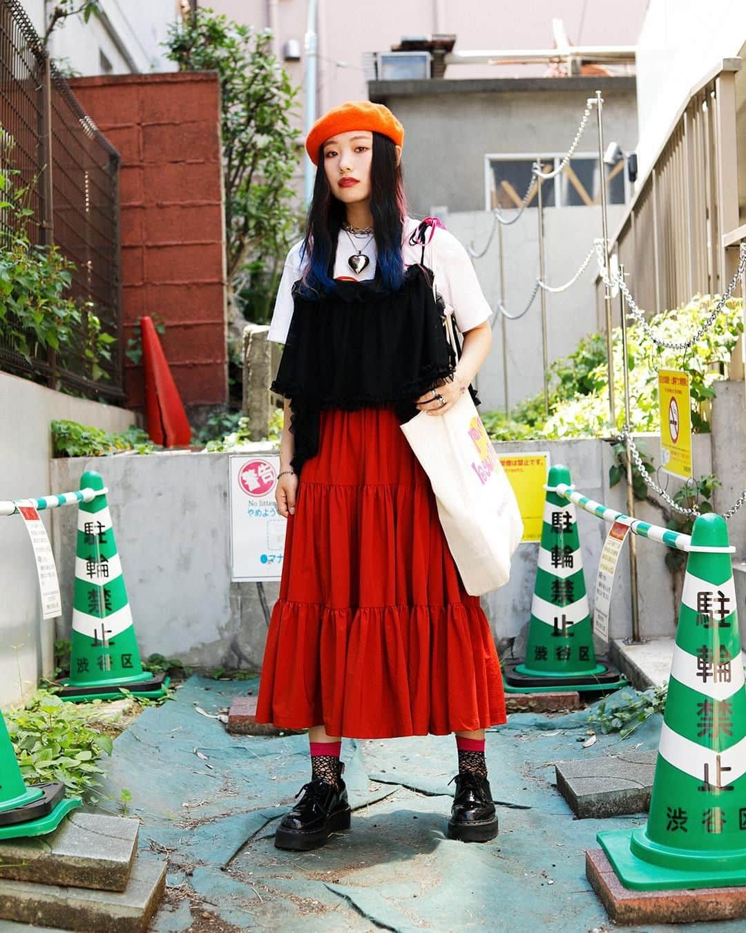 Droptokyoさんのインスタグラム写真 - (DroptokyoInstagram)「TOKYO STREET STYLE⁣ Name: @una_monster⁣ Occupation: Designer/Director ⁣ T-shirt: #Used⁣ Skirt: #RRR⁣ Camisole: #RRR⁣ Shoes: #DrMartens⁣ Choker: #MARNI⁣ Necklace: #Vintage⁣ Hat: #Used⁣ #streetstyle#droptokyo#tokyo#japan#streetscene#streetfashion#streetwear#streetculture#fashion#ストリートファッション#fashion#コーディネート#harajuku#tokyofashion#japanfashion⁣ Photography: @yuri_horie_」7月8日 18時00分 - drop_tokyo