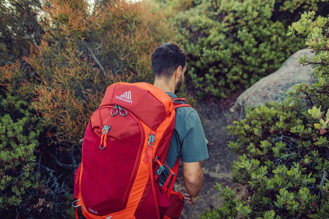 GREGORYのインスタグラム：「ACTIVE TRAIL  MIWOK/MAYA﻿ ﻿ あらゆる地形でのトレッキングに対応できるようにデザインされたミウォック/マヤ。﻿ ﻿ 調整可能なサスペンション・システムも刷新し、しなやか体を包み込むデザインを実現。﻿ ﻿ #MIWOK﻿ #MAYA」