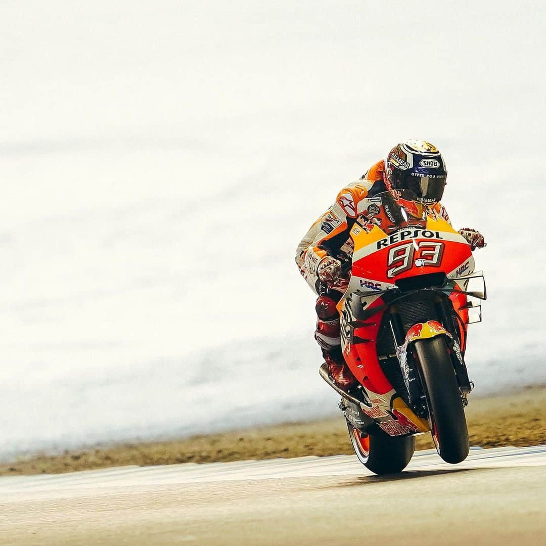 レプソル・ホンダのインスタグラム：「Anybody else base their knowledge of what day of the week it is around #WheelieWednesday? 🧐」