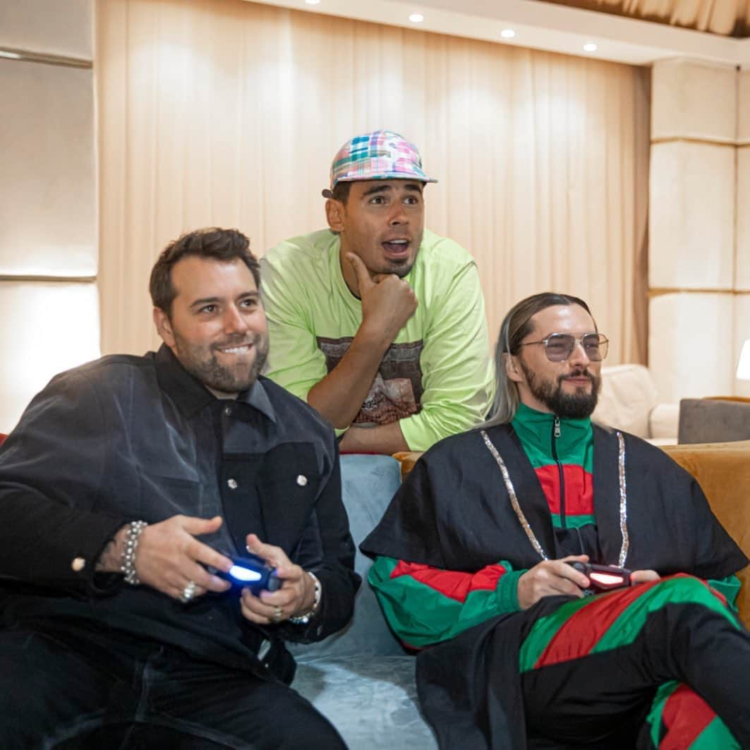 アフロジャックさんのインスタグラム写真 - (アフロジャックInstagram)「Some game fun with @ingrosso & @salvatoreganacci. Which games do you play? 🎮」7月8日 18時22分 - afrojack