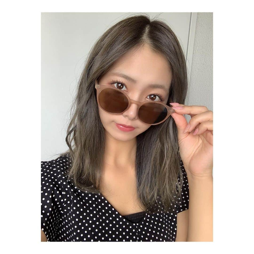 森田彩花さんのインスタグラム写真 - (森田彩花Instagram)「夏はやっぱり😎🤘 ． 夏は出かける時かけたくなる‪‪😎💓 髪色明るくても暗くても合わせやすぃ‪‪👌‬‪‪‬ ． 髪色明るいのと暗いのどっちが好き♡? ． #sunglasses #halmjapan #haircolor #いいねよろ #コメよろ」7月8日 18時40分 - ayaka_morita0529