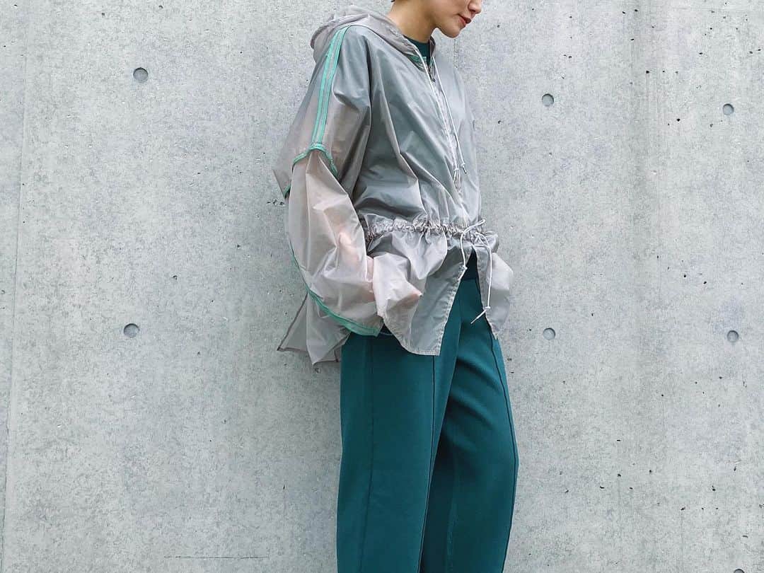 のインスタグラム：「﻿ ——————————————﻿ ﻿ SALE▼﻿ ☑︎ sheer zip-up parker﻿ No.G50-48502 ﻿ ¥29,000⇨¥14,500+tax<50%OFF>﻿ [TIME SALE] Take additional 30% off.﻿ ﻿ ——————————————﻿ ﻿ ▶︎Shop with link in bio.﻿ ﻿ ﻿ #jet_newyork #jetnewyork #newyork #jet #marikohayashi #monotone #black #20ss #spring  #summer #nowonsale #sale #clearancesale #elleshop #sheer #parker #blouson」