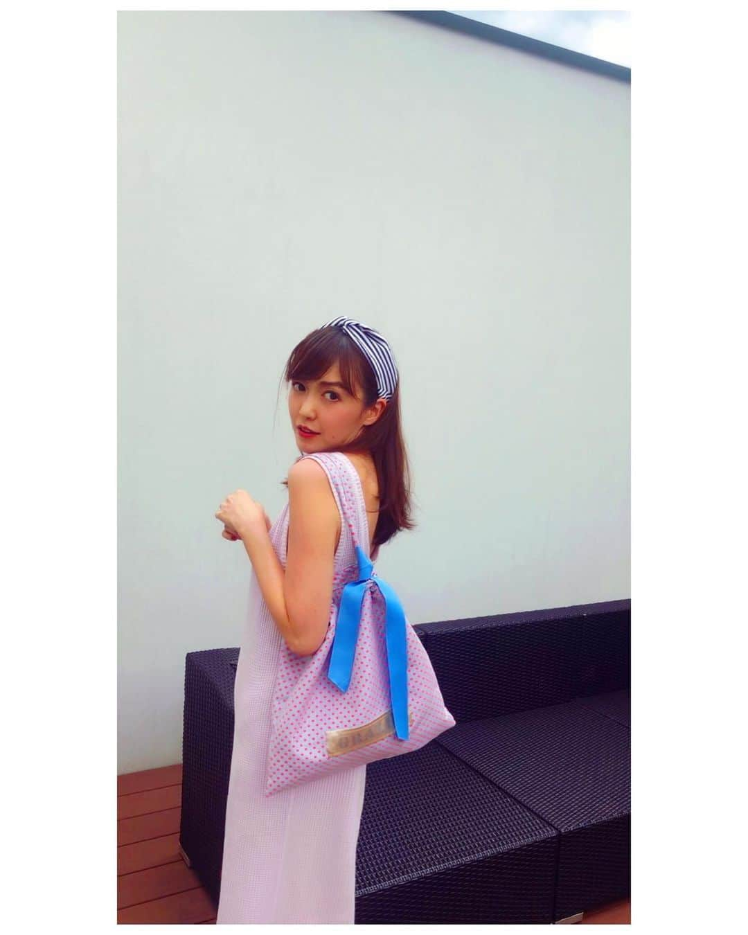 高橋万里恵さんのインスタグラム写真 - (高橋万里恵Instagram)「*﻿ 「Thank you Bag Project」﻿ .﻿ 7月5日より販売をスタートした所、﻿ すぐにsold outに✨✨﻿ .﻿ .﻿ 皆さんの温かいお気持ちに﻿ 本当に感謝の気持ちでいっぱいです。﻿ .﻿ .﻿ 本当にありがとうございます✨﻿ .﻿ .﻿ お問い合わせも沢山頂き、再販を決定しました！！﻿ 🌈7月11日（土）22時〜🌈﻿ .﻿ .﻿ 7月末の発送を予定していますが、なるべく早く﻿ お届けしたいと動いています💪﻿ .﻿ .﻿ 今週も放送ではコロナに関する情報、﻿ 生活に密着した、少しでも日常に活かす事が出来る﻿ そんな情報をお伝えしていきます。﻿ .﻿ .﻿ プロフィールのリンクからご購入頂けます。﻿ @eccomipunto﻿ .﻿ 皆さんのお気持ちを医療従事者の方へ﻿ 寄付という形でお届けします。﻿ .﻿ .﻿ また今回ご注文頂いた方の中には九州の方も﻿ いらっしゃいました。﻿ 大雨の被害が大変心配です。﻿ どうかこれ以上被害が広がりませんように。﻿ ﻿ ╋━━━━━━━━━━━━━━━━━╋﻿ 医療従事者の方へ感謝の気持ちを伝える﻿ 「thankyou bag」﻿ .﻿ 医療従事者の方へ直接感謝の気持ちを﻿ 伝えられなくても﻿ .﻿ 普段身につけるものから感謝を伝えられたら。﻿ .﻿ 「thank you」と「grazie」の文字は﻿ 一つ一つハンドメイドで印字させて頂きました﻿ .﻿ ブルーのライトアップで感謝を伝えるように﻿ ブルーのワンポイントにリボンを結んで﻿ .﻿ ピンク・イエロー・オレンジの3カラー﻿ リバーシブルで裏面も3色展開です﻿ .﻿ 沢山使って欲しいから、とことん可愛いく😋﻿ made in Italy🇮🇹の生地を贅沢に使ってます﻿ .﻿ 売上げの一部は寄付させて頂きます。﻿ ﻿ ╋━━━━━━━━━━━━━━━━━╋」7月8日 18時51分 - marie__takahashi