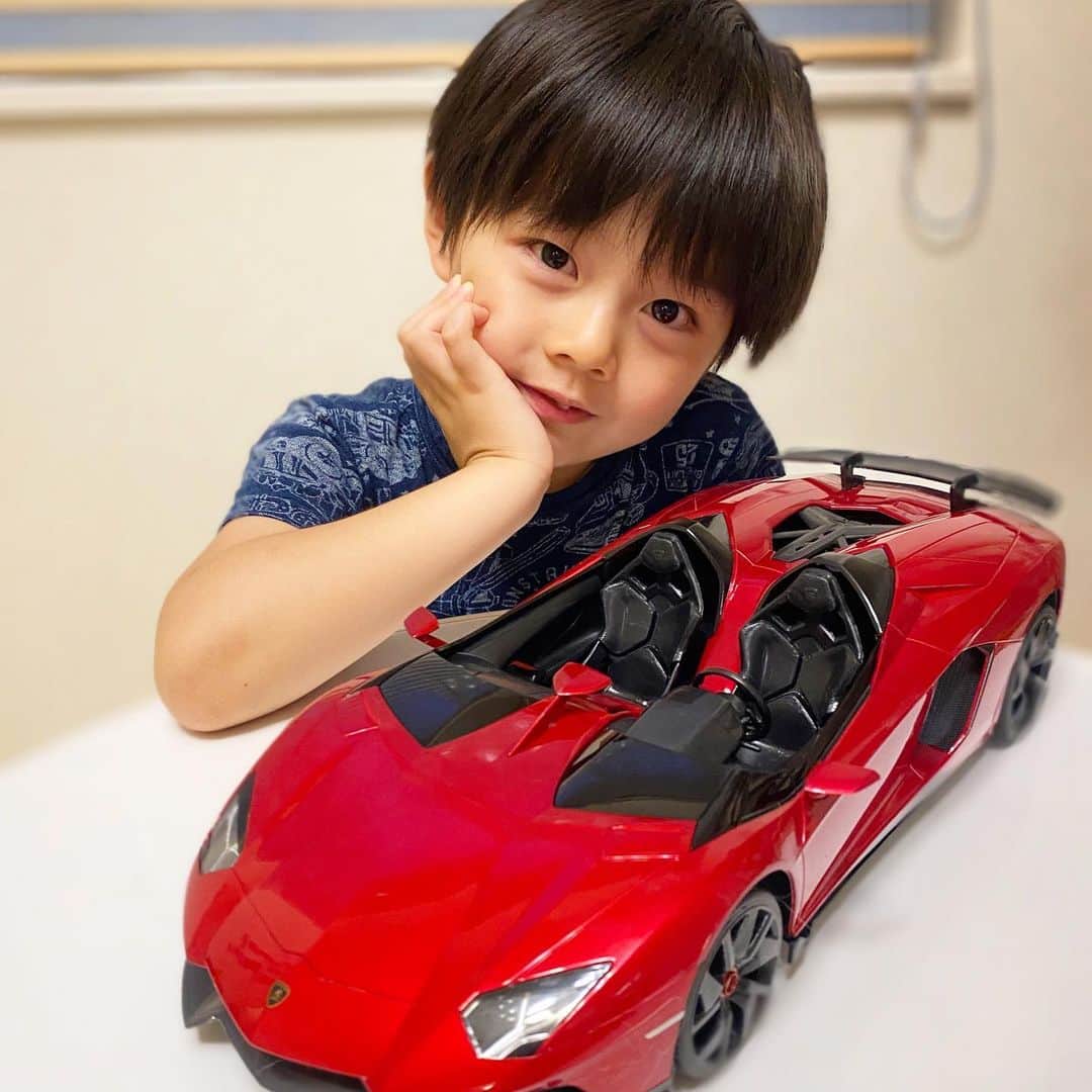 ブラザー4チャンネルのインスタグラム：「㊗️なーたん6歳になりました㊗️﻿ ﻿ 生配信ではたくさんのお祝いメッセージありがとうございました🙇‍♀️💕﻿ ﻿ あっという間に6歳になってしまいましたが、私にとってまだまだ可愛い赤ちゃん的存在です😍﻿ ﻿ これからも甘えてくれる期間が少しでも長くなるように、たくさん寄り添っていく親でいたいと思います！﻿ ﻿ なーたんおめでとう🎉﻿ なーたんのママにしてくれてありがとう✨﻿ ﻿ #brother4﻿ #ななと﻿ #お誕生日﻿ #おめでとう﻿ #誕生日プレゼント﻿ #もうすぐ小学生」