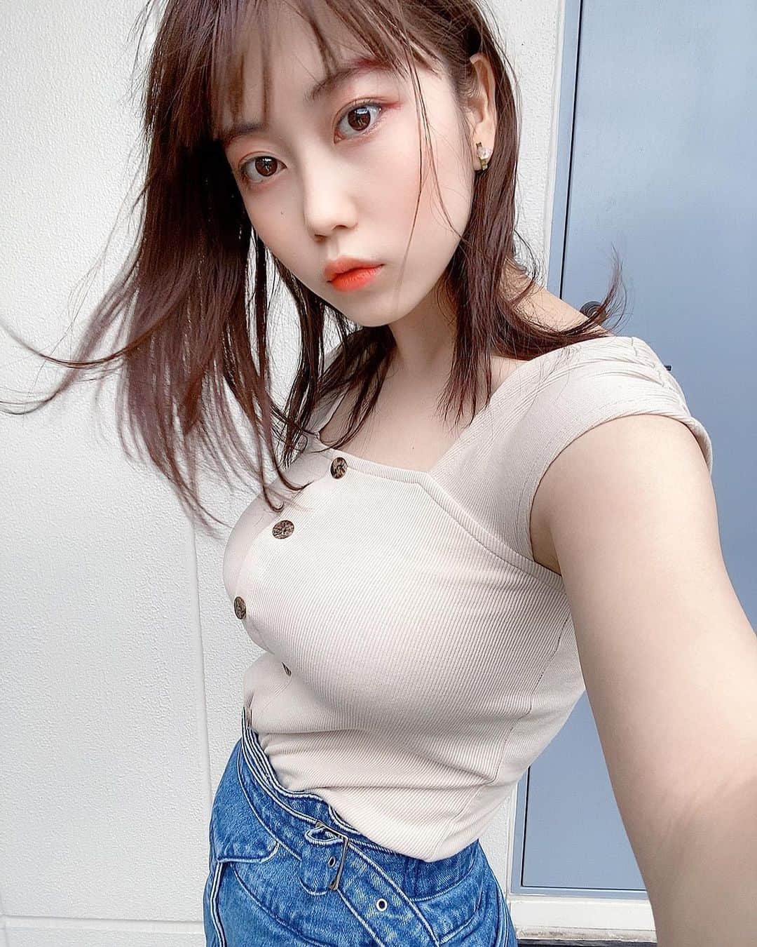 インスタ 着衣巨乳 