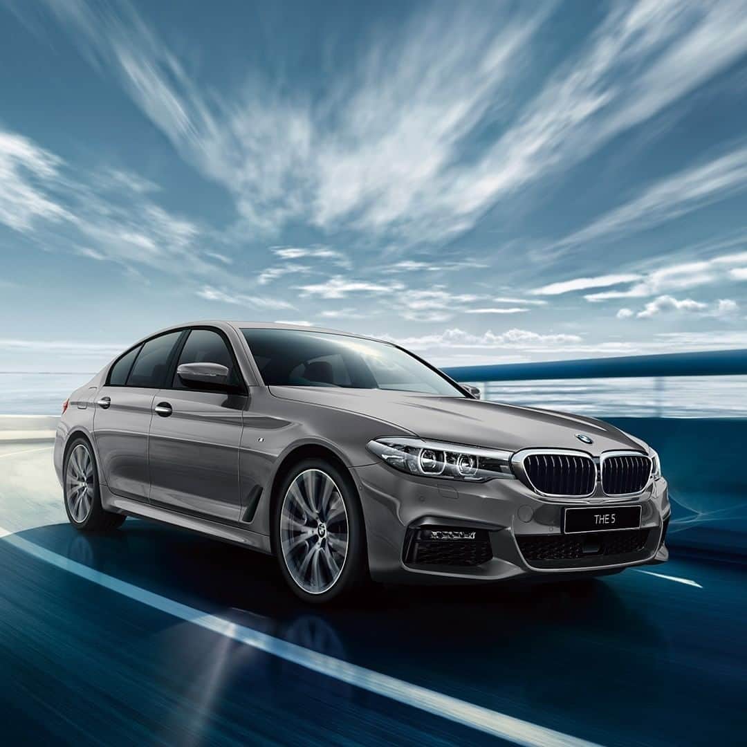 BMW Japanさんのインスタグラム写真 - (BMW JapanInstagram)「ビジネスアスリートが求めるすべてを体現した、BMW 5シリーズ。 ダイナミックでエレガントな外観、最先端技術がもたらす走り。そのすべてに熟成を極めたモデルを、特別価格で手に入れるチャンスです。 . さらに0.99％特別低金利ローンを実施中。 例えば523d xDrive M Spiritの場合、月々のお支払いは29,400円から。 憧れのBMW 5シリーズをこの機会に、ぜひ。 . @bmwjapan アカウントトップのURLをタップして、公式サイト内のモデル紹介ページより詳細をご覧いただけます。 . #THE5 #BMW #BMWJapan #駆けぬける歓び」7月8日 19時30分 - bmwjapan