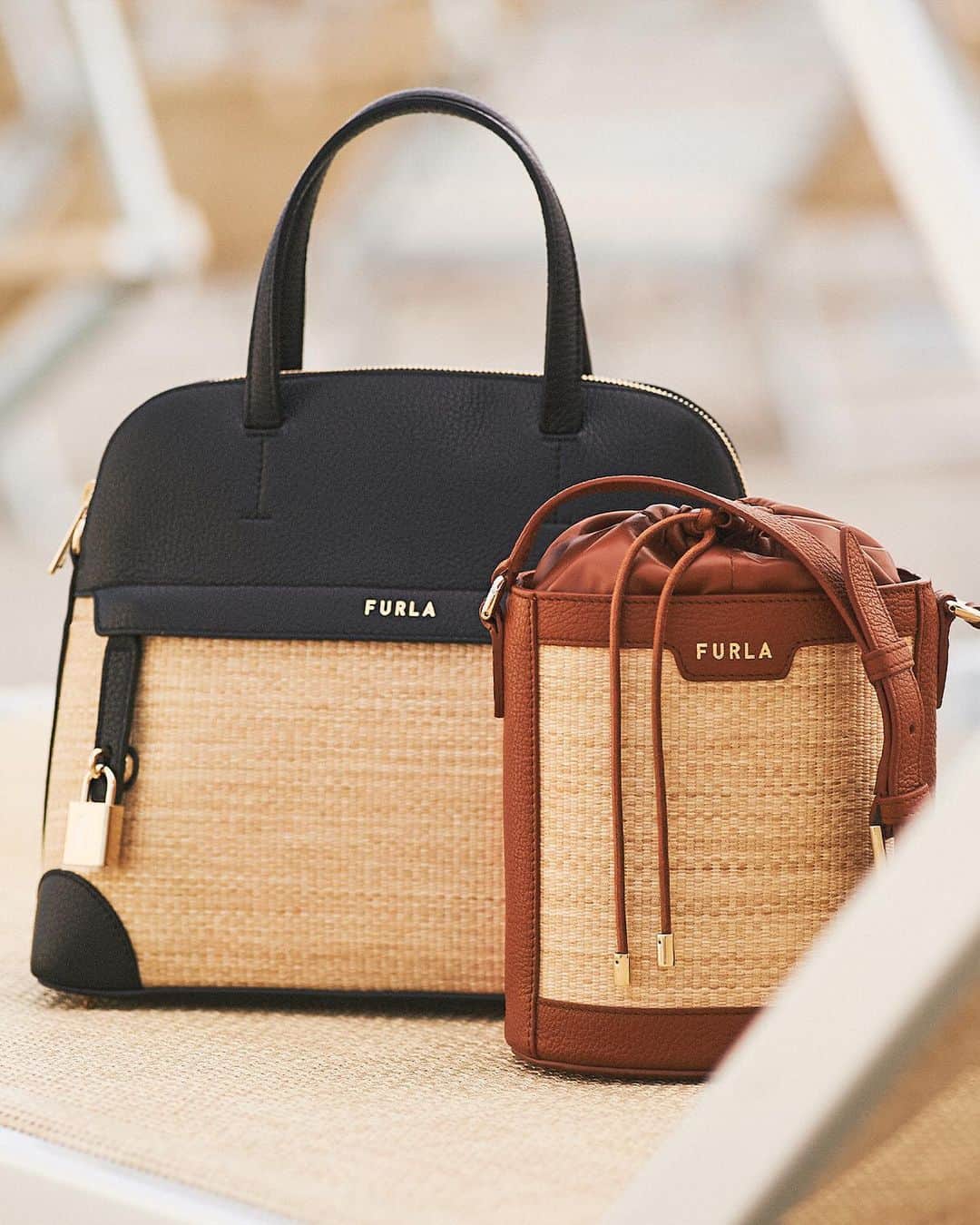 フルラのインスタグラム：「A warm summer breeze is the only finishing touch you'll need with the Furla Rafia collection. Ideal for a memorable mix of elegance paired with a relaxed vibe.   #thefurlasociety #furlafeeling #newcollection #furla #accessories #fashion」