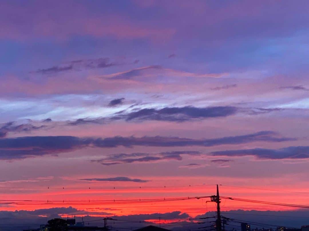喜国雅彦＆国樹由香さんのインスタグラム写真 - (喜国雅彦＆国樹由香Instagram)「夕焼けすごい（由）  #skystagram #sunset #sky #cloud #red #beautiful #tokyo #japan #空 #夕焼け #自然は #こんなにも美しかったり #脅威だったり #せつないくらいの赤」7月8日 19時48分 - kunikikuni