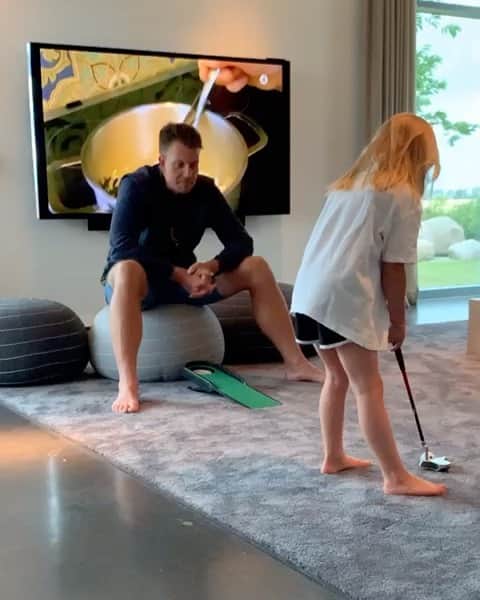 ヘンリク・ステンソンのインスタグラム：「Adulting doesn’t have to be hard... ⁣ ⁣ @mutualofomaha  #familytime #mutualofomaha #ad」