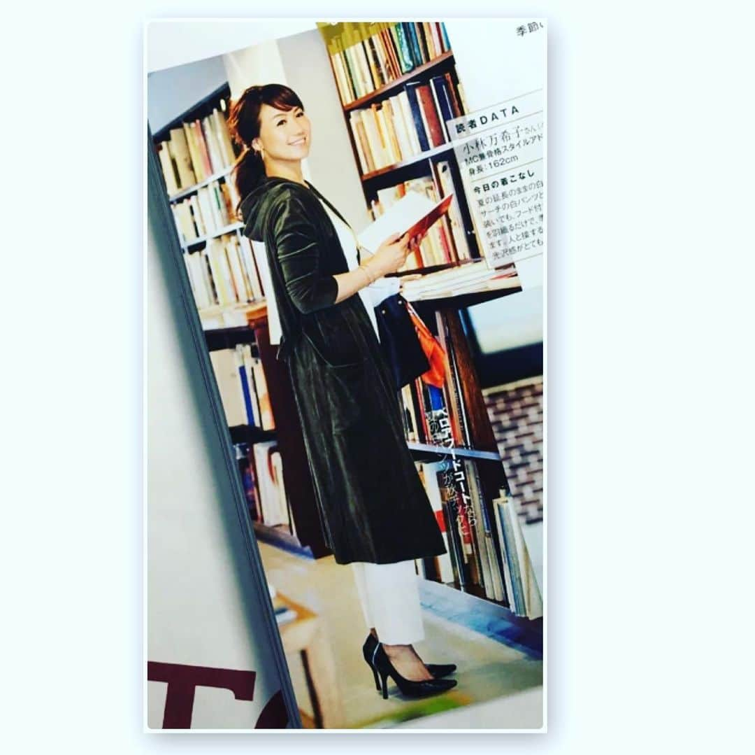 小林万希子さんのインスタグラム写真 - (小林万希子Instagram)「思い出で上がってきた４年前の今日、東京で特番の収録でした😊 ・ 実はこの時収録した番組がいまだ流れているようで♡ たくさんの方から「あれは小林さん？」とご連絡をいただきます🌸 ・ どうやら皆さん声で気付くらしいのですが、見たらかなりポッチャリさんが写っているので🤣笑 ・ あれは、若さなのか… ただ単にポチャッているのか… 定かではありませんが💓笑 ・ まさしく、私です😁💪笑✨ ・ 基本的にMCは標準語で進行しないといけないのに、久本さんとチキチキジョニーさんの関西弁に囲まれて「言葉が混ざってしまう〜〜😱」と泣きながら収録したのを覚えてます！笑 ・ チキチキさんとは今も京都のスタジオでご一緒する事が多いんですよ♡ ・ クールなお2人はヘアメイクさん✨ 実はstoryのライターさんに私をオススメしてくださったのがこの時のメイクさん😉 そのおかげで東京での撮影が実現できたのです👏(ラストpic✨) 優しくて素敵なメイクさんでした💓 ・ 楽しくて濃厚な思い出です😊 ・ ４年も番組を流していただけるなんて嬉しいなぁ🙏 オンエアを見たら、この事だなぁ〜と思い出してくださいね！ ・ 商品はめちゃくちゃオススメ💓 私はずーっと使ってます😆👍🍀 ・ ・」7月8日 20時00分 - macky1218