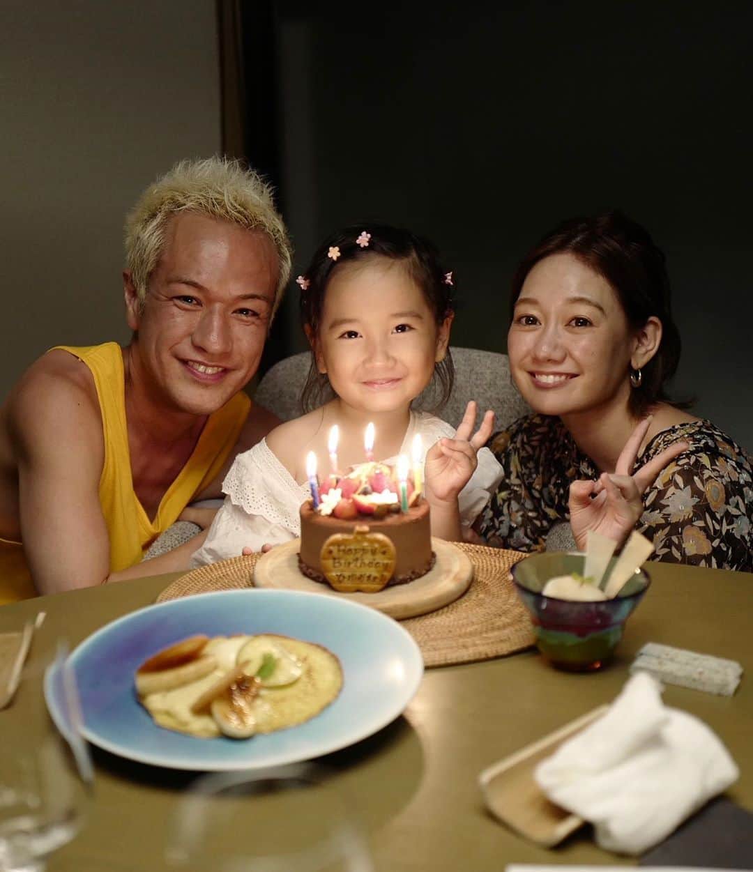 照屋 健太郎のインスタグラム：「娘の誕生日(七夕)を含む3日間、7月6,7,8日は家族で思い出に残る時間を過ごせました🎂🎋 . #娘 #5歳 #誕生日 #沖縄 #日夕佳 #家族 #七夕 #okinawa #leicacamera #leica #leicaq」