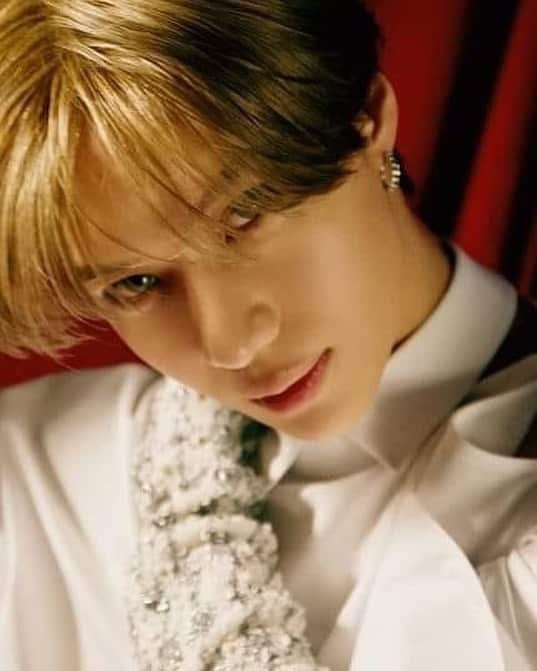 SHINeeのインスタグラム：「"SM Entertainment confirmed on July 8th that "Taemin fell down during a recent choreography practice and suffered a fractured his right wrist. Currently, he is in hospital treatment and plans to reschedule the comeback as the recovery progresses." .  Taemin has been preparing a new solo album with the goal of launching in July. The agency announced in June newsletter "Taemin is preparing for the comeback in July. Since we are planning to do several solo activities starting with the announcement of the new song in July, we look forward to your expectations.""  https://n.news.naver.com/entertain/article/609/0000298612」