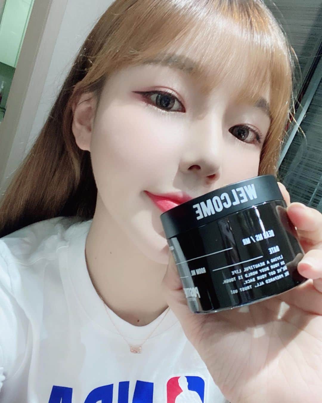 hyeriのインスタグラム：「화장하기전 꼭 이걸로 닦고 화장해봐여 달라여...👍 대나무숯패드라그런지 뭔가 진정되고 얼굴도 환해지는거같고 좋네❤️  #파지티브호텔 #대나무숯퓨리파잉패드 #토너 #토너패드 #토너추천 #필링 #필링패드 #화이트닝 #피부관리 #피부 #쌩얼 #기초화장품 #패드추천 @positivehotel_official」