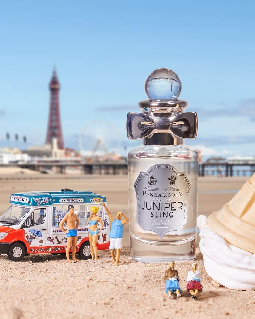 ペンハリガンさんのインスタグラム写真 - (ペンハリガンInstagram)「A generous spritz of Juniper Sling – bursting with juniper and teasing black pepper – and you’re ready to paint the Seaside town red. Shall we start with a G&T? Better make it a double.  #wishyouwerehere #summertime #scentsofsummer #blackpool #junipersling」7月8日 20時33分 - penhaligons