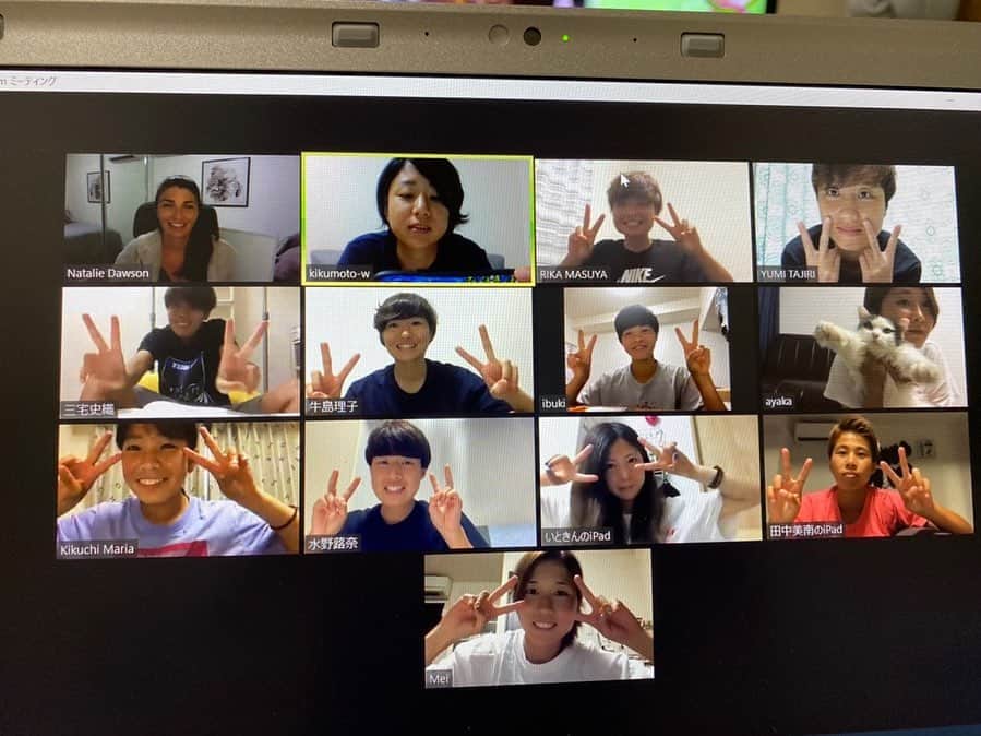 田尻有美のインスタグラム：「レクシスジャパン様にて、 英会話のお勉強させていただいております💁 みんなで仲良く、一生懸命やってます☺️ #レクシスジャパン #lexis #英会話」