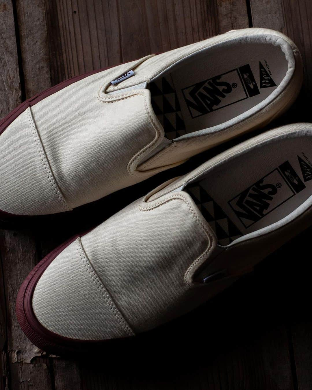 ビームスさんのインスタグラム写真 - (ビームスInstagram)「VANS × Pilgrim Surf+Supply  "CLASSIC SLIP-ON" 7/25 Sat. Release !!  PRE-ORDER Pilgrim Surf+Supply Shibuya Pilgrim Surf+Supply KYOTO  渋谷、京都の2店舗にてご予約を受け付け中！ 発売は2店舗+公式オンラインショップ。  Size： （Women's） 22.5cm / 23cm / 23.5cm / 24cm / 24.5cm （Men's） 25cm / 25.5cm / 26cm / 26.5cm / 27cm / 27.5cm / 28cm / 28.5cm / 29cm / 30cm Price：¥10,000（+tax）  詳しくはHPをチェック！ https://www.beams.co.jp/news/2035/  #pilgrimsurfsupply #ピルグリムサーフサプライ #beams #ビームス #VANS #バンズ #スリッポン #slipon #shoes #シューズ #sneakers #スニーカー」7月8日 20時36分 - beams_official