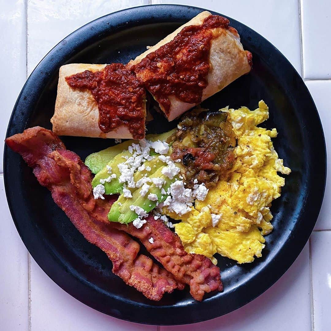 Flavorgod Seasoningsさんのインスタグラム写真 - (Flavorgod SeasoningsInstagram)「Customer Breakfast using Flavorgod Everything Spicy Seasoning⁠ -⁠ 📸: @mexxi.keto⁠ -⁠ KETO friendly flavors available here ⬇️⁠ Click link in the bio -> @flavorgod⁠ www.flavorgod.com⁠ -⁠ Keto fried bean and cheese burrito- I used a low carb tortilla and low carb simply balanced low sodium three bean blend that I refried put together and threw in the air fryer. Added on two different homemade salsas. I also threw some @flavorgod everything spicy on my eggs. I’ve been feeling pretty hungry yesterday and today so I might do 25-30 net carbs today.⁠ -⁠ Flavor God Seasonings are:⁠ 💥 Zero Calories per Serving ⁠ 🙌 0 Sugar per Serving⁠ 🔥 #KETO & #PALEO Friendly⁠ 🌱 GLUTEN FREE & #KOSHER⁠ ☀️ VEGAN-FRIENDLY ⁠ 🌊 Low salt⁠ ⚡️ NO MSG⁠ 🚫 NO SOY⁠ 🥛 DAIRY FREE *except Ranch ⁠ 🌿 All Natural & Made Fresh⁠ ⏰ Shelf life is 24 months⁠ -⁠ #food #foodie #flavorgod #seasonings #glutenfree #mealprep #seasonings #breakfast #lunch #dinner #yummy #delicious #foodporn」7月8日 21時01分 - flavorgod
