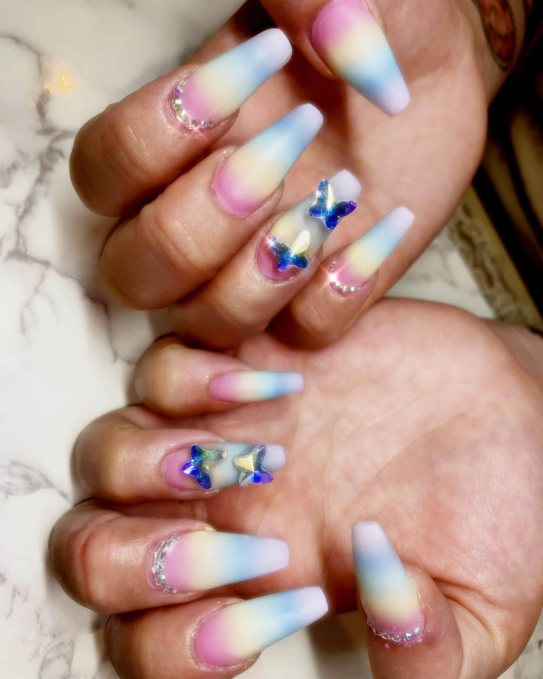 Aiさんのインスタグラム写真 - (AiInstagram)「🦋🌈New Nail🌈🦋 . . ね🥺かわいくない？ . . #nailsofinstagram #pastelnails #nailart #naildesigns #nails💅」7月8日 21時10分 - ai_tinker_b