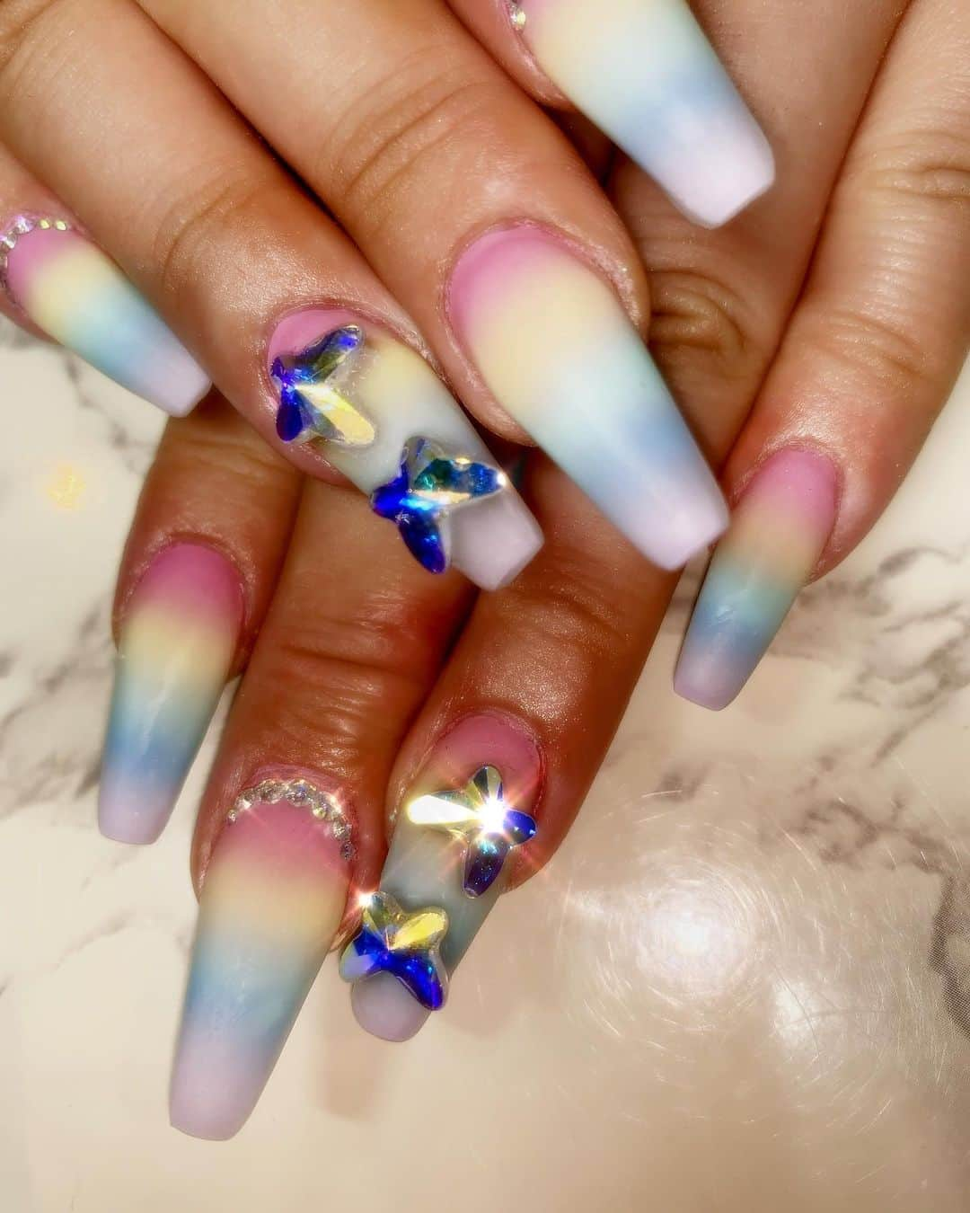 Aiさんのインスタグラム写真 - (AiInstagram)「🦋🌈New Nail🌈🦋 . . ね🥺かわいくない？ . . #nailsofinstagram #pastelnails #nailart #naildesigns #nails💅」7月8日 21時10分 - ai_tinker_b