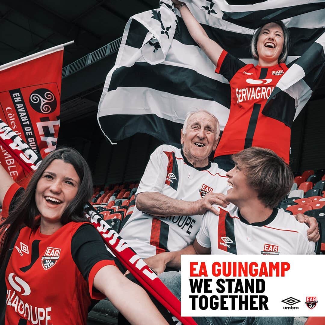 UMBROさんのインスタグラム写真 - (UMBROInstagram)「We stand together with @eaguingamp. The new 20/21 Home and Away kit available now. Tous ensemble, toujours en avant ❤️🖤 #tousunis」7月8日 21時04分 - umbro