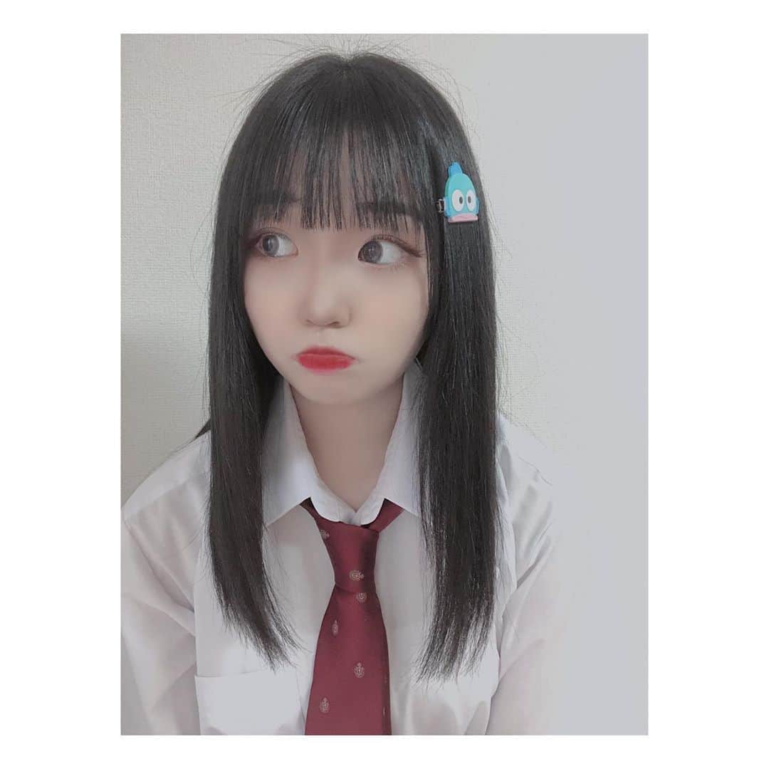 こあ（ゆずこあ）のインスタグラム：「・ すこ〜し前に撮った制服の自撮りがカメラロールの中 にひっそりかくれんぼしてました🖐🏼🤍🥱 はんぎょどん❕❕❕」
