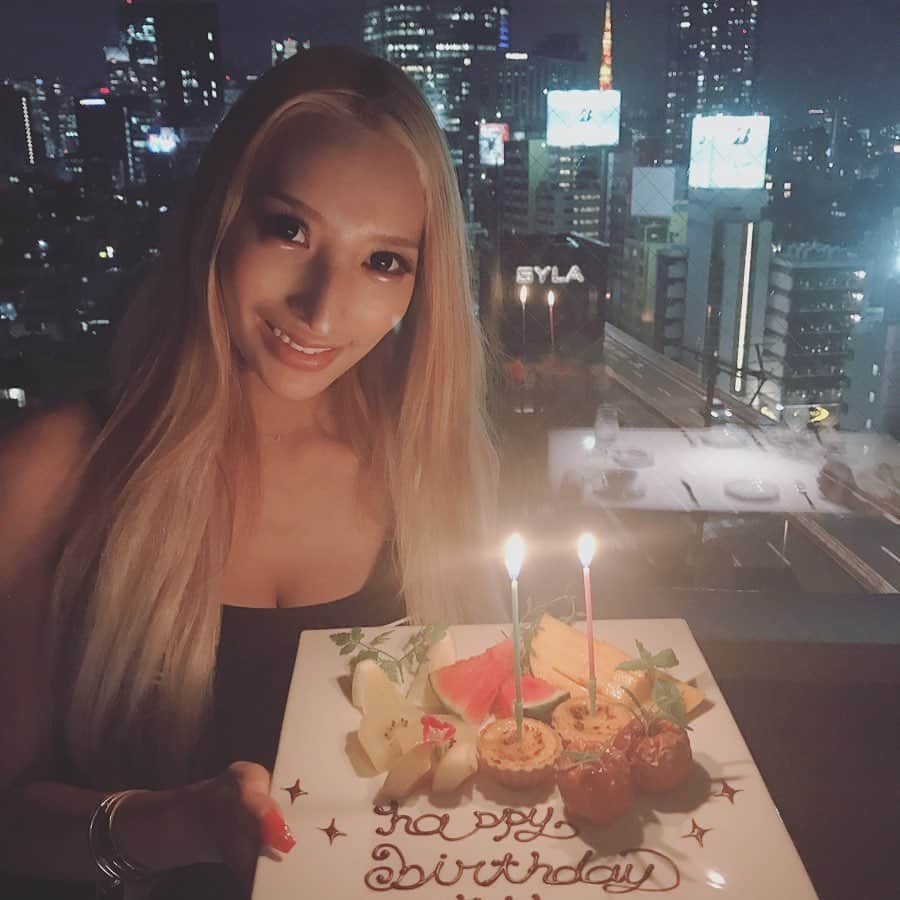 加藤紗里さんのインスタグラム写真 - (加藤紗里Instagram)「今日は大好きなフレンチで誕生日会🎂❤️ 毎日誕生日の投稿でごめんなさい💦 周りの仲間に感謝感謝の毎日💋  #フレンチ#誕生日」7月8日 21時33分 - katosari