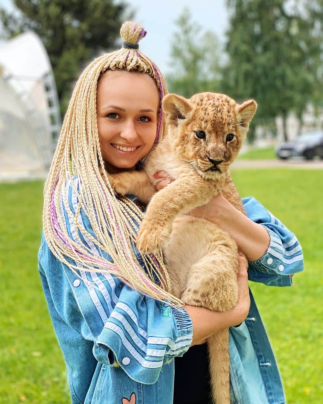 ダリア・スピリドーノワのインスタグラム：「Я в шоке🦁 @nikushkarus спасибо родной💙 Самый неожиданный и милый подарок💥🎁」