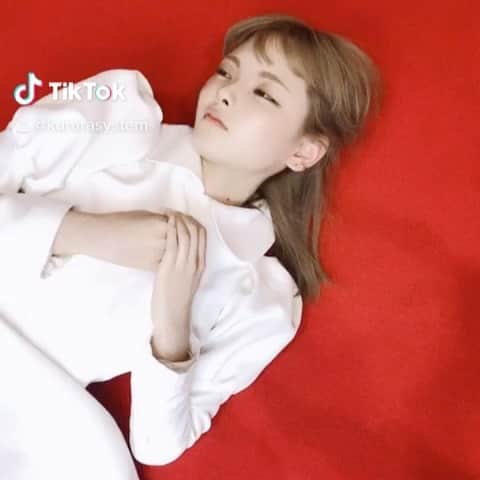 双木昭夫のインスタグラム：「赤と白で日本の国旗みたいになりました💖ルパン3世カリオストロの城に出て来るお姫様のドレスに似せて手作りしたドレスです」