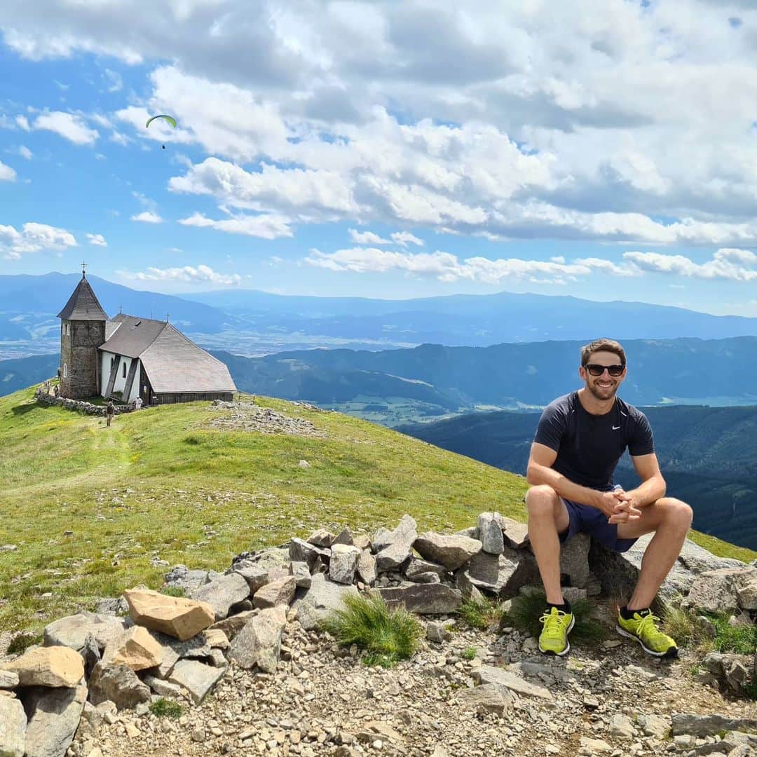 ロマン・グロージャンのインスタグラム：「Hike day ⛰💯 #r8g #austria」