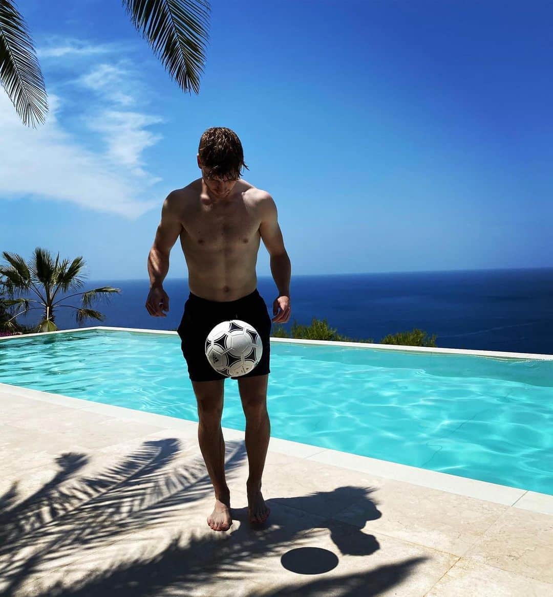 ティモ・ヴェルナーのインスタグラム：「☀️🌴🔋」