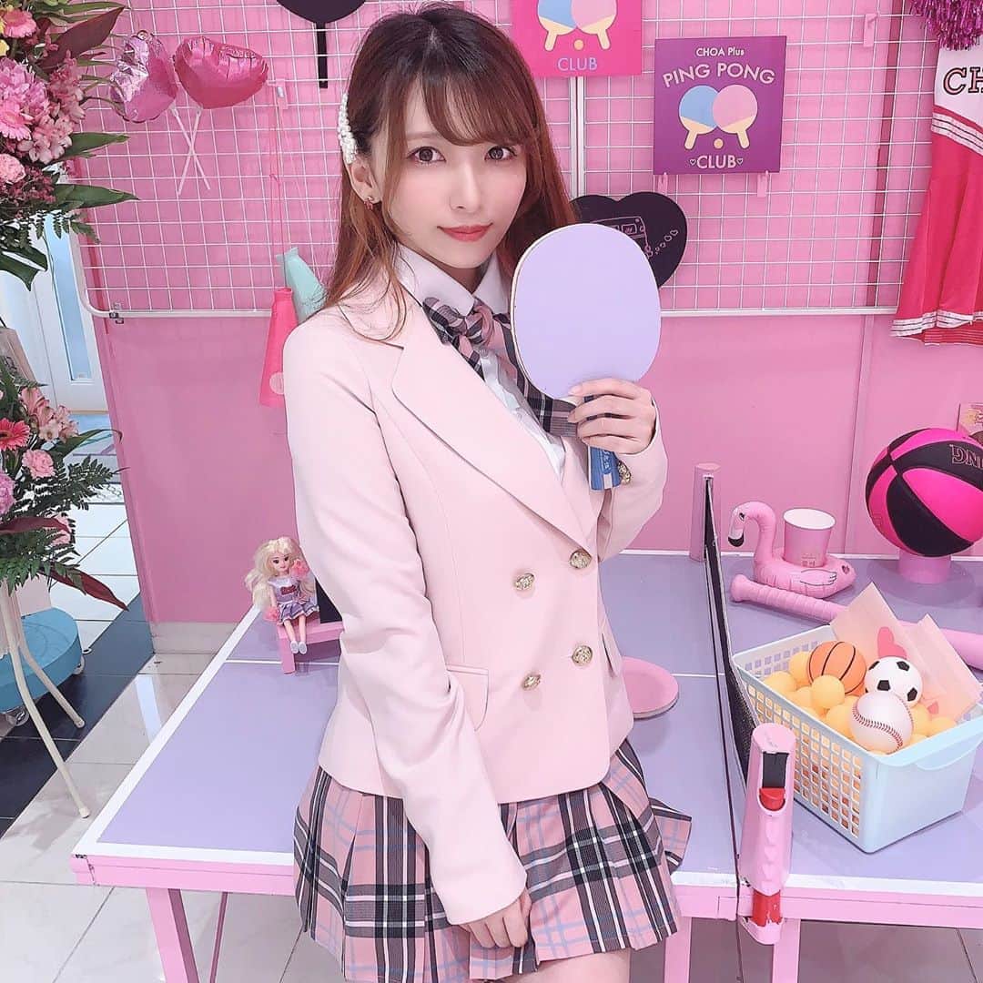 のインスタグラム：「♡ ． 原宿の竹下通りのAltaに新しく出来た CHOAに行った時の写真🏓💓 相変わらず可愛い制服沢山だった！ こんな可愛いピンクの制服着て 学生生活送りたかったな🥺💖 ． 2枚目は野球しようぜ！⚾️です。💙🌟 ． ． ．  ﻿ #choa_japan #韓国制服 #制服 #制服デート #制服コスプレ #原宿 #韓国ファッション #韓国アイドル #サロン撮影 #制服レンタル #竹下通り #チョア #choa  ． ♡」