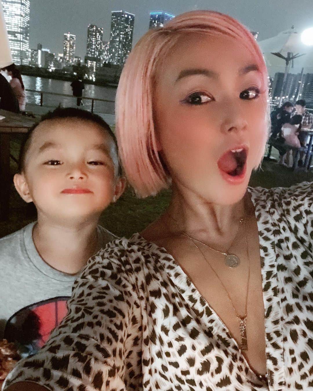 Nazukiさんのインスタグラム写真 - (NazukiInstagram)「❤️𝓜𝔂 𝓼𝓸𝓷 ❤️﻿ ﻿ 最近は、ちゃんと会話もできるようになり、ママの言ってる事も理解できて、毎日のレンとの会話が楽しい💕💕﻿ ﻿ ママーだいしゅき❤️﻿ ママー大丈夫？？😭﻿ ママー持ってあげるね😂﻿ ママーがいい🤣﻿ ﻿ 頼りがいもあり、甘えん坊﻿ sweet boy❣️﻿ ﻿ #myson #babyboy #2yearsold﻿ #mamalife #mama #シンママ﻿ #息子　#2歳男の子﻿ #男の子ママ」7月8日 22時03分 - nazuki_08