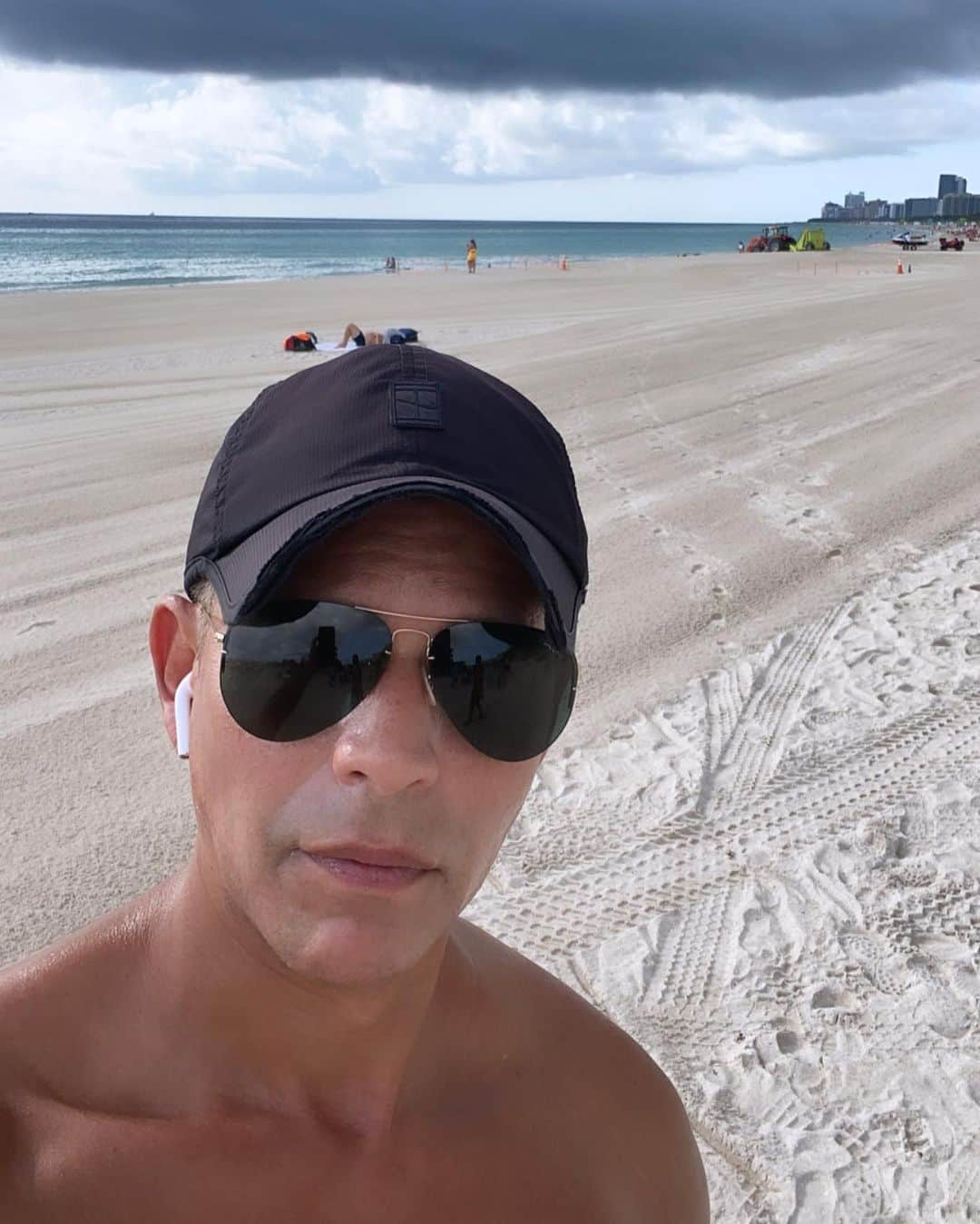 Rodner Figueroaさんのインスタグラム写真 - (Rodner FigueroaInstagram)「Les deseo un feliz miércoles!!! Have a happy Wednesday!!! Nublado pero bello!!! ⛅️ Cloudy yet beautiful!!! #southpointe #miamibeach #rodnerfigueroa #sobe #southbeach」7月8日 22時17分 - rodnerfigueroa