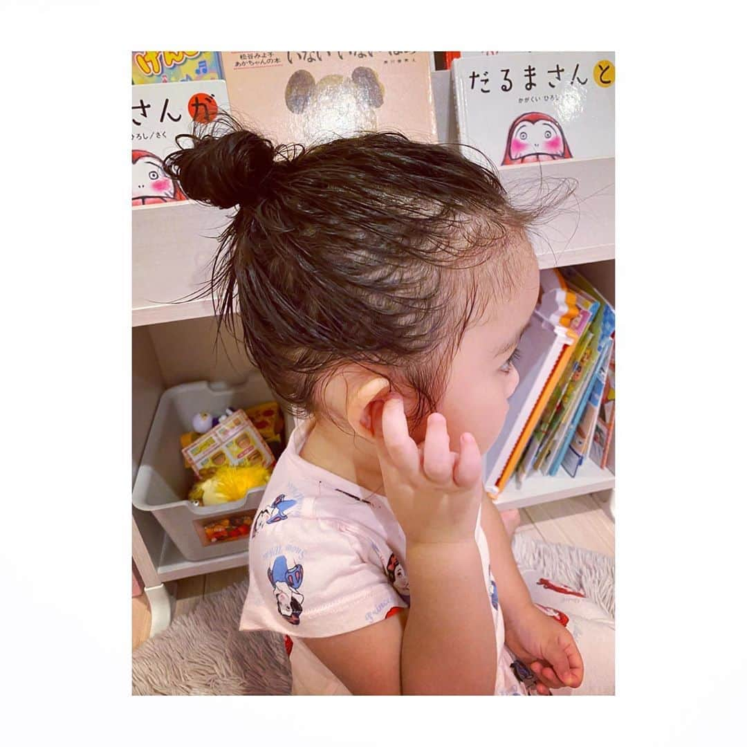 木口亜矢のインスタグラム：「お風呂上がりのこの感じ かわいいなー #2歳 #2歳7ヶ月  #kids #goodnight」