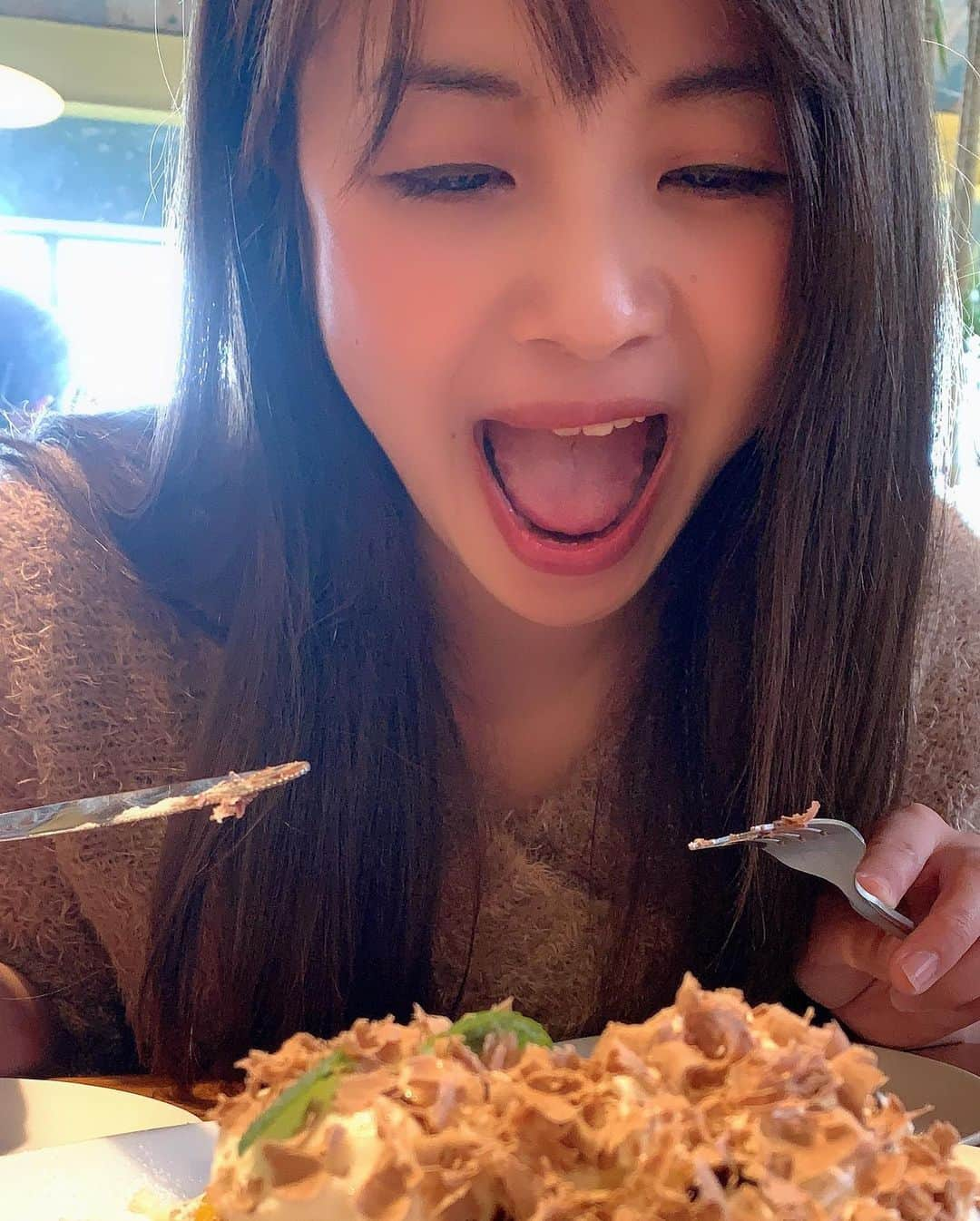 藤原亜紀乃さんのインスタグラム写真 - (藤原亜紀乃Instagram)「食べるの好きな人 🌻 🌻 🌻  #恵比寿マスカッツ #役者 #グラビア #gravure #Japanese #泳裝 #수영복 #그라비아 #japanesegirl #おしり売り #일상 #フォローミー #instagood #instadaily #followme #instalike #笑顔の押し売り」7月8日 22時22分 - akitknn1023